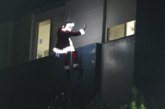 Crianças do Hospital Santo Antônio escrevem seus pedidos ao Papai Noel de Canela