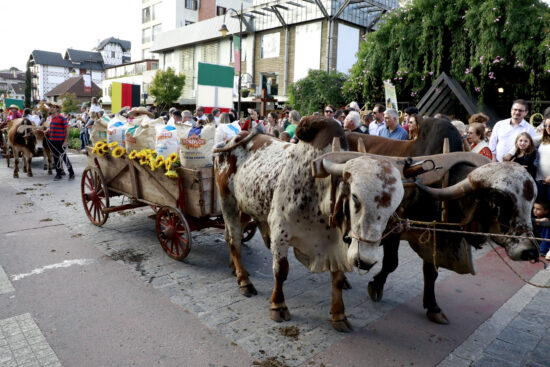 Desfile de Carretas, Espetáculo Origens e Culto Ecumênico são atrações do segundo fim de semana da Festa da Colônia