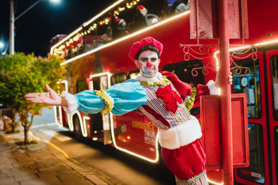 Bustour Illumination Show traz a magia do Natal e muitas surpresas nesta temporada